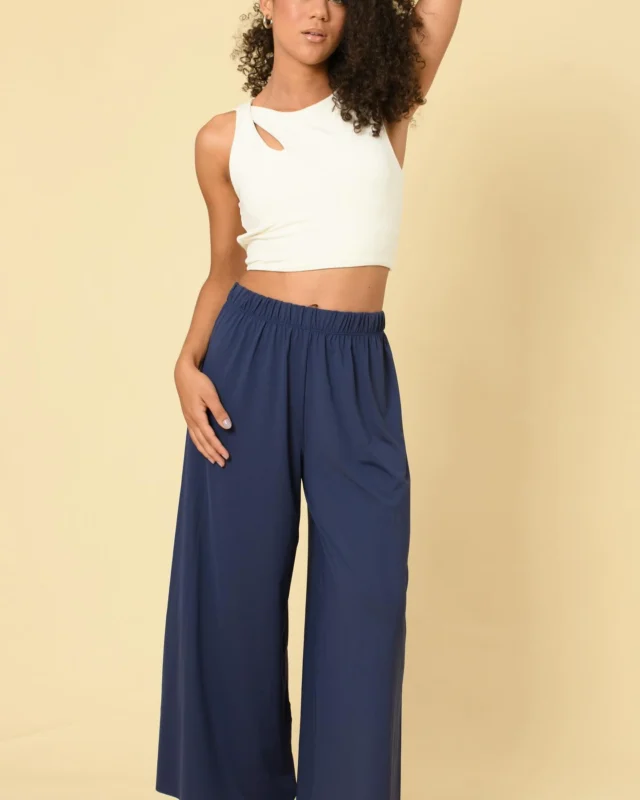 A gente já cansou de falar na versatilidade das peças Fluá, né?! Da praia  à academia, do office ao happy hour? Você sempre bem vestida 🤍